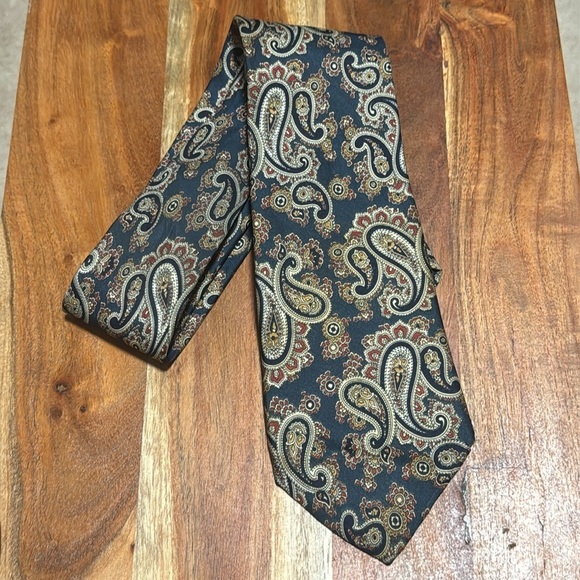 Gorgeous Liberty of London 100% silk tie - Picture 1 of 5